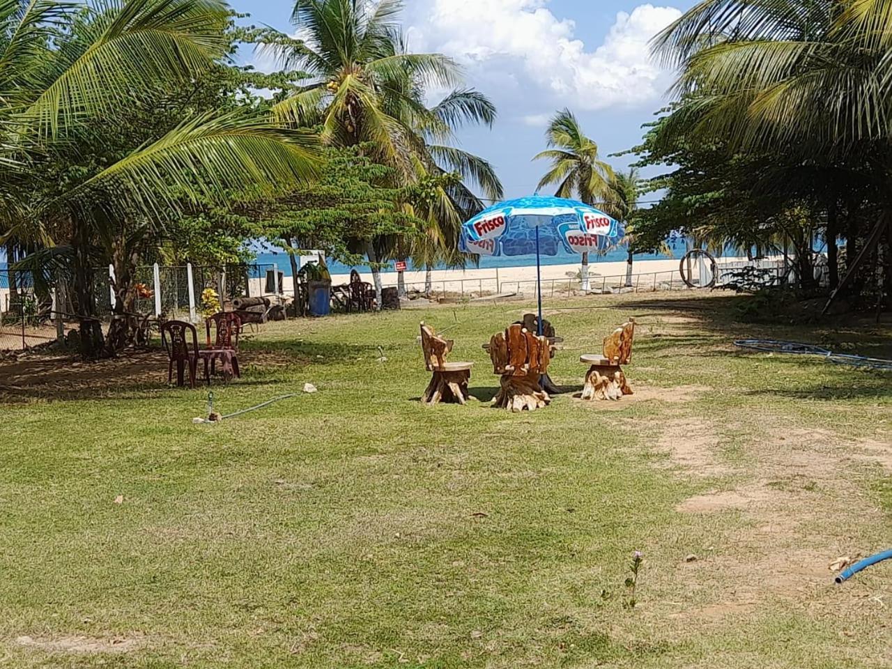 Baden Beach Hotel Kalkudah  Esterno foto