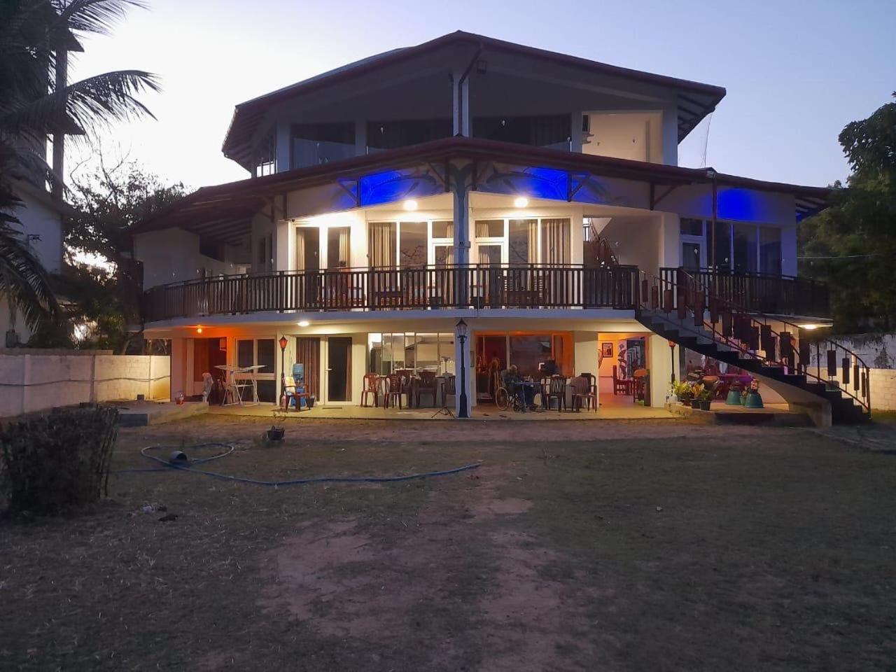 Baden Beach Hotel Kalkudah  Esterno foto