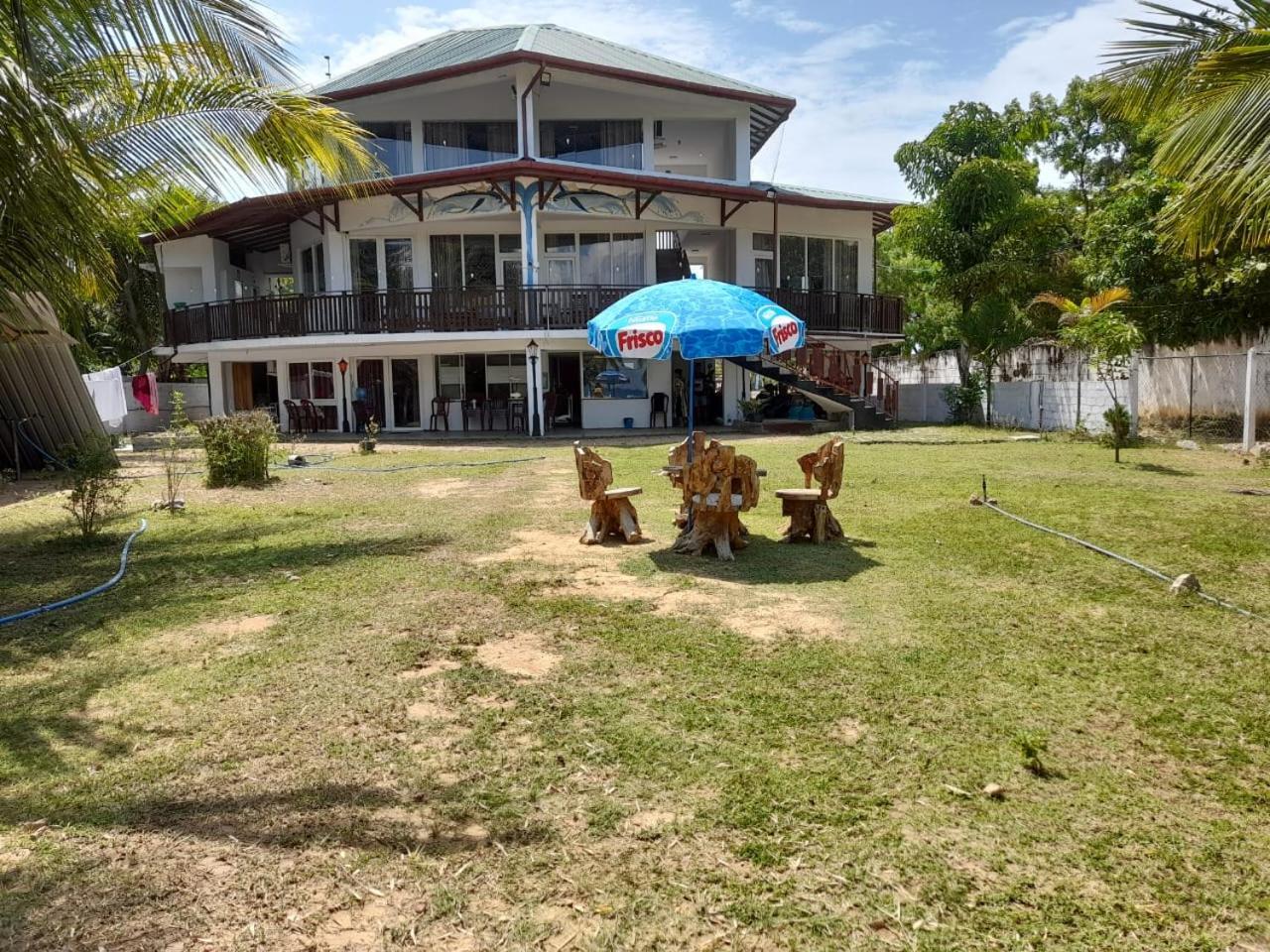 Baden Beach Hotel Kalkudah  Esterno foto