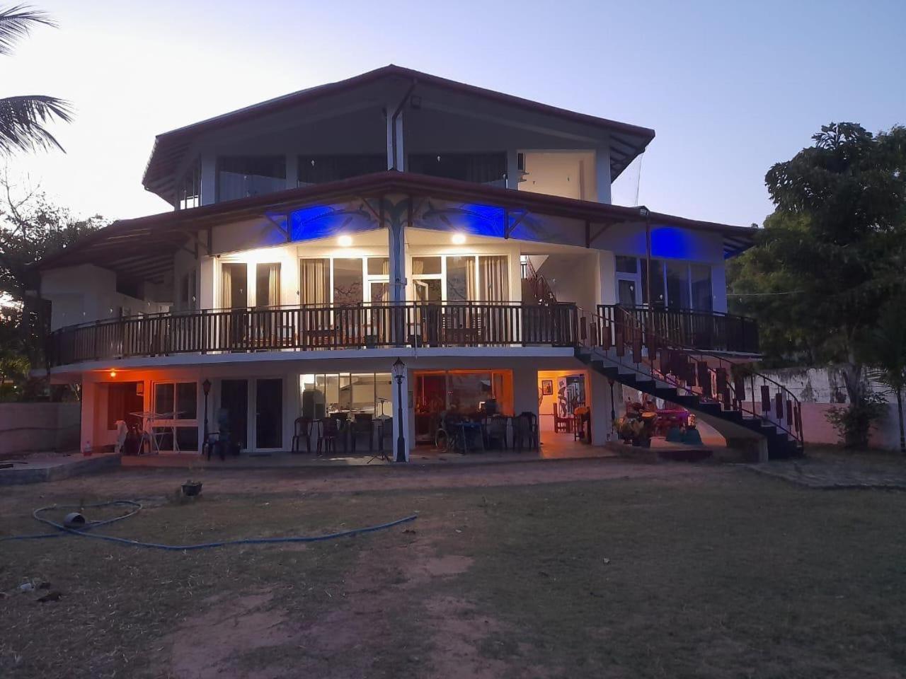 Baden Beach Hotel Kalkudah  Esterno foto