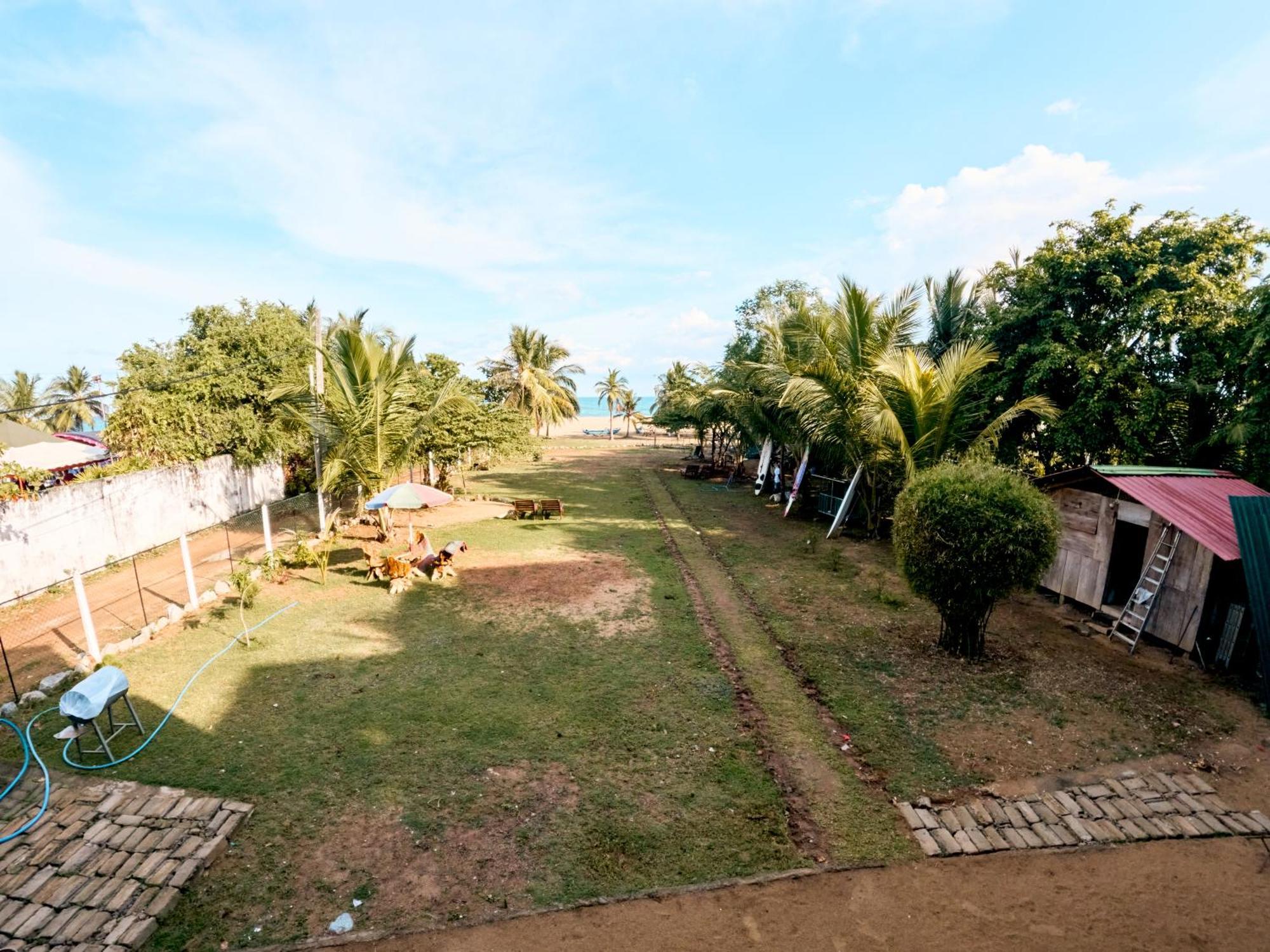 Baden Beach Hotel Kalkudah  Esterno foto