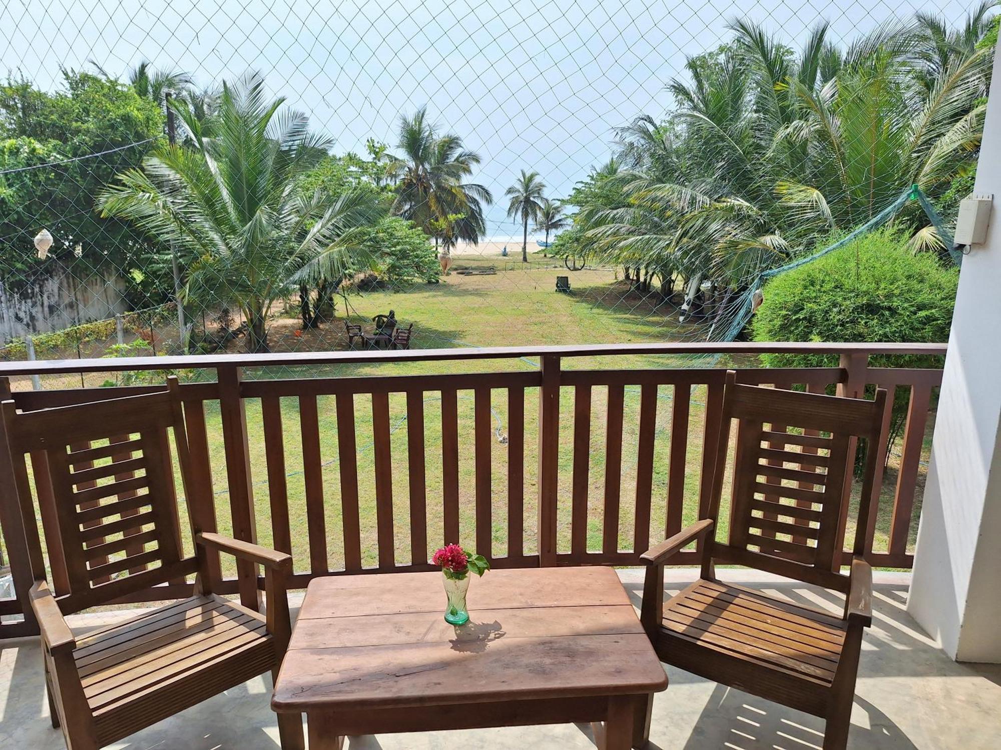 Baden Beach Hotel Kalkudah  Esterno foto