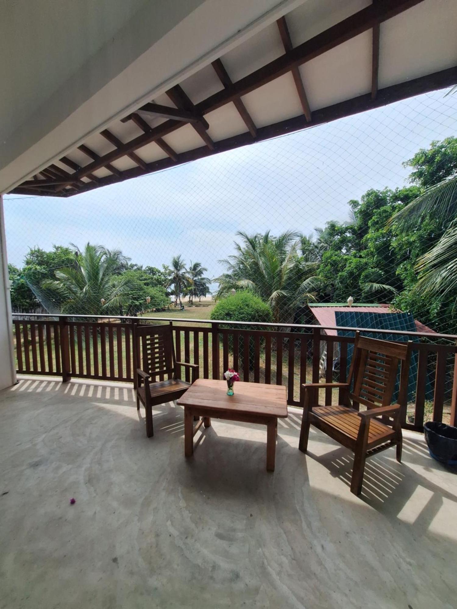 Baden Beach Hotel Kalkudah  Esterno foto
