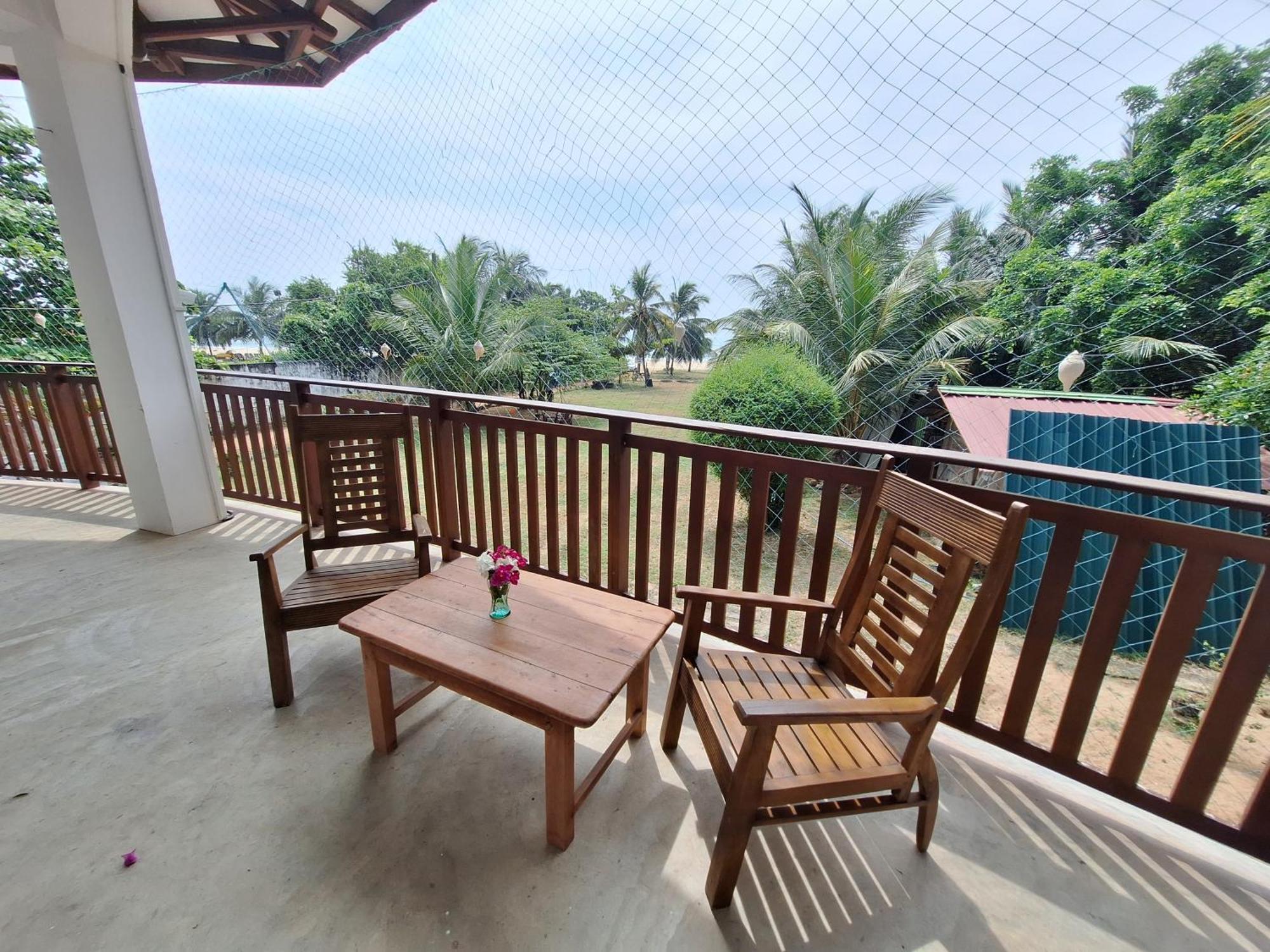 Baden Beach Hotel Kalkudah  Esterno foto